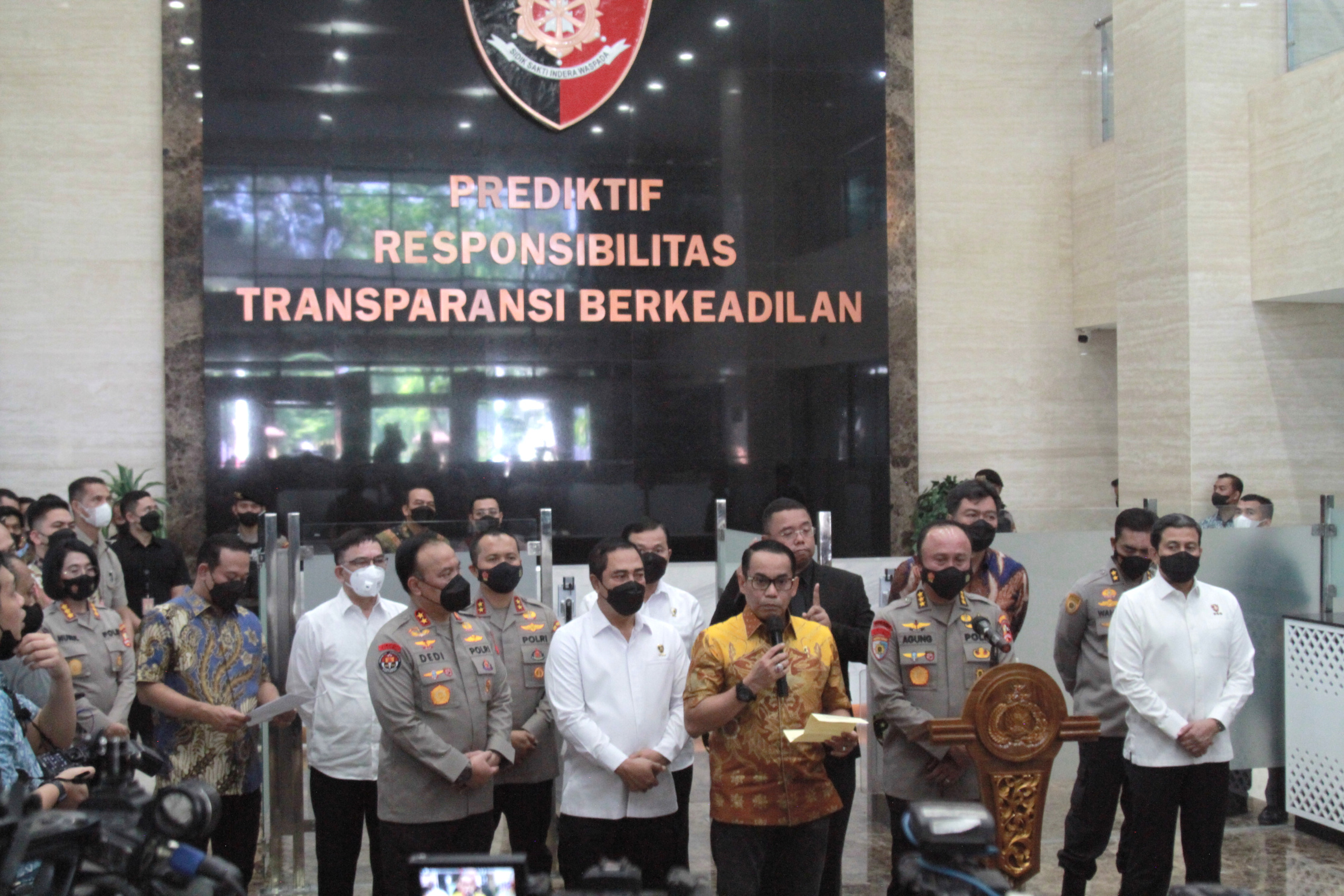 Irwasum Komjen Pol Agung Budi Maryoto saat melakukan konfrensi pers penetapan tersangka terhadap Putri Candrawathi (Ashar/SinPo.id)