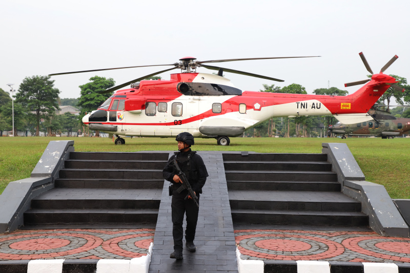 Pengamanan ketat oleh anggota gabungan Polri dan TNI jalannya sidang tahunan bersama DPR RI/DPD RI/MPR RI (Ashar/SinPo.id)