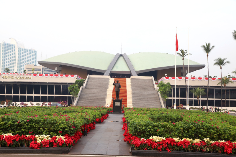 Pengamanan ketat oleh anggota gabungan Polri dan TNI jalannya sidang tahunan bersama DPR RI/DPD RI/MPR RI (Ashar/SinPo.id)