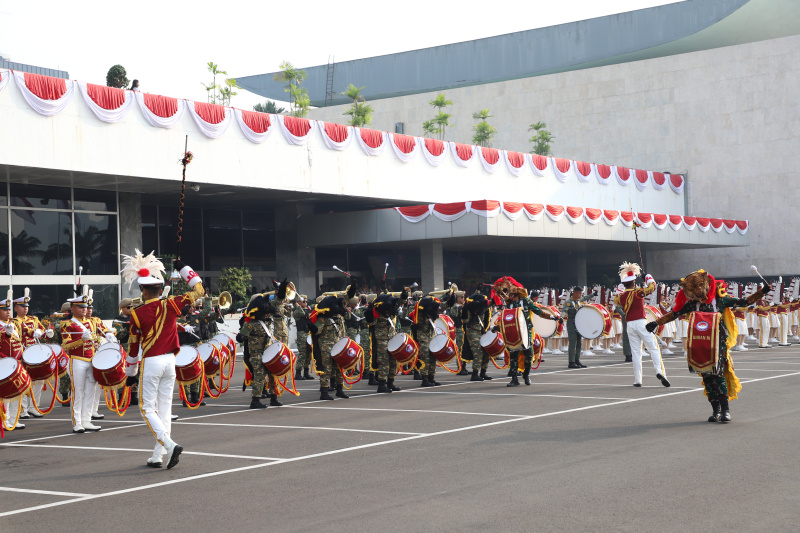 Pengamanan ketat oleh anggota gabungan Polri dan TNI jalannya sidang tahunan bersama DPR RI/DPD RI/MPR RI (Ashar/SinPo.id)