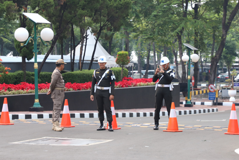 Pengamanan ketat oleh anggota gabungan Polri dan TNI jalannya sidang tahunan bersama DPR RI/DPD RI/MPR RI (Ashar/SinPo.id)