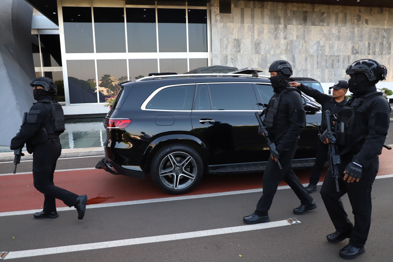 Penjagaan ketat dilakukan oleh anggota gabungan Polri dan TNI dalam sidang tahunan MPR/DPR/DPD RI (Ashar/SinPo.id)