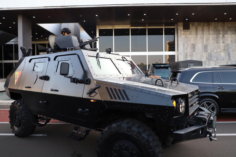 Penjagaan ketat dilakukan oleh anggota gabungan Polri dan TNI dalam sidang tahunan MPR/DPR/DPD RI (Ashar/SinPo.id)