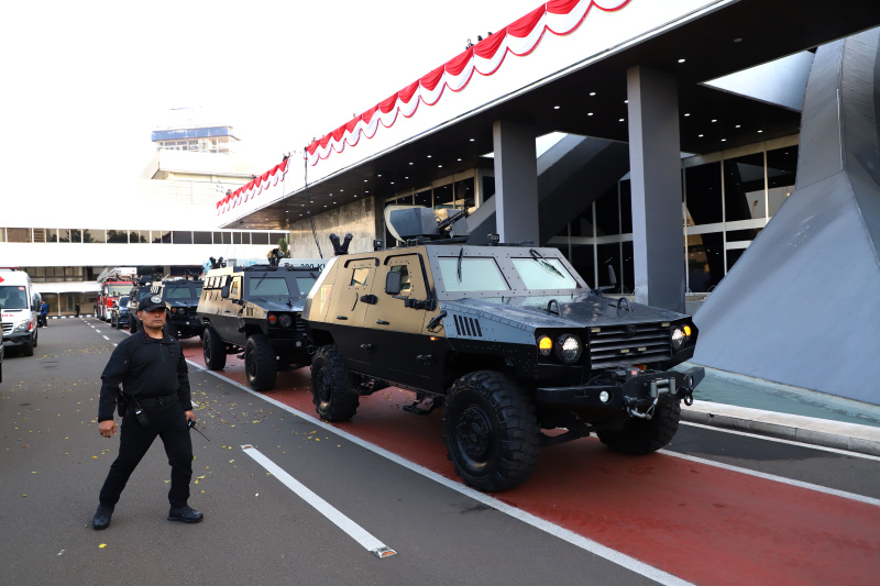 Penjagaan ketat dilakukan oleh anggota gabungan Polri dan TNI dalam sidang tahunan MPR/DPR/DPD RI (Ashar/SinPo.id)