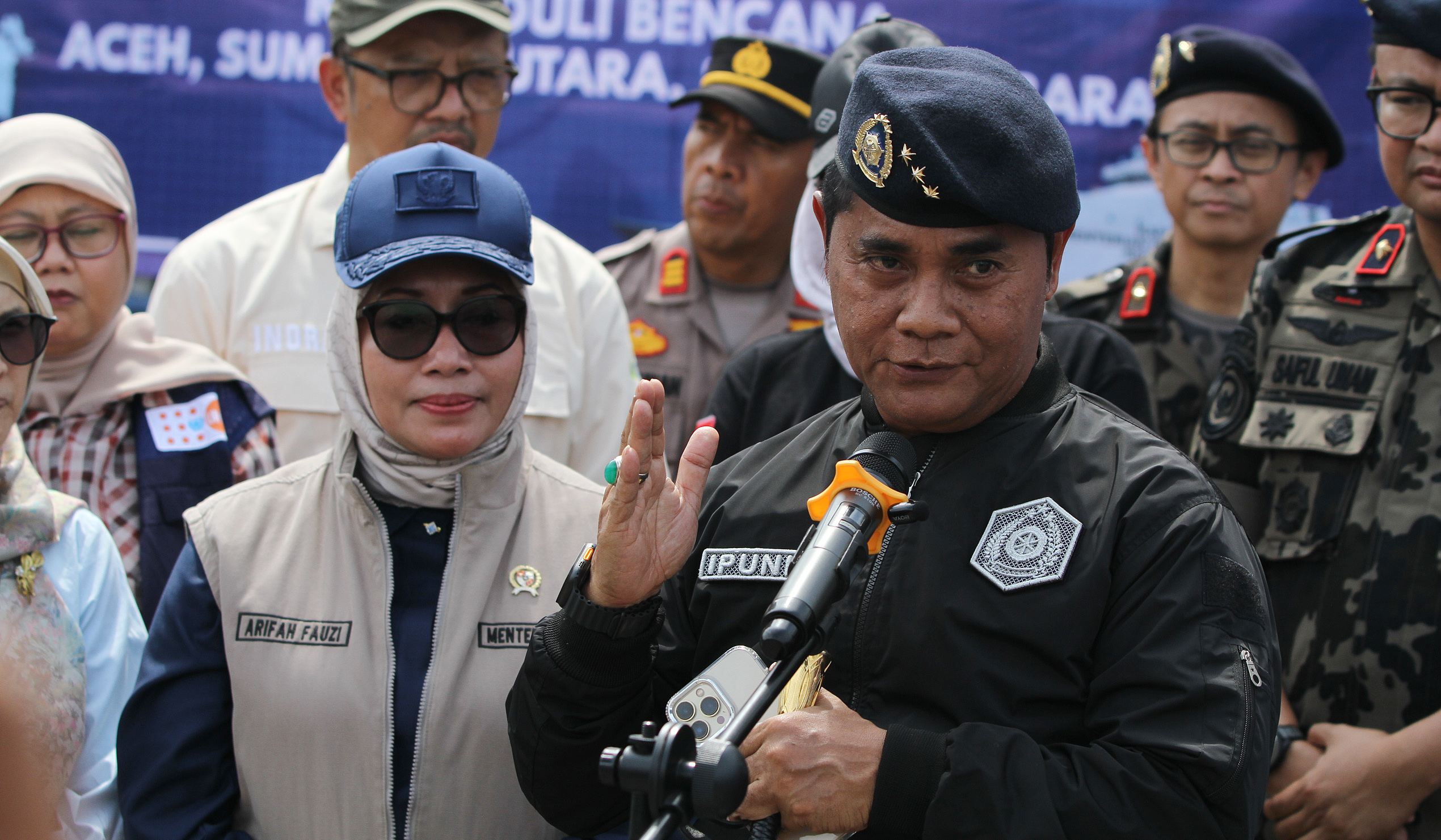 Pengiriman bantuan bencana. (Agus Priatna/SinPo.id)