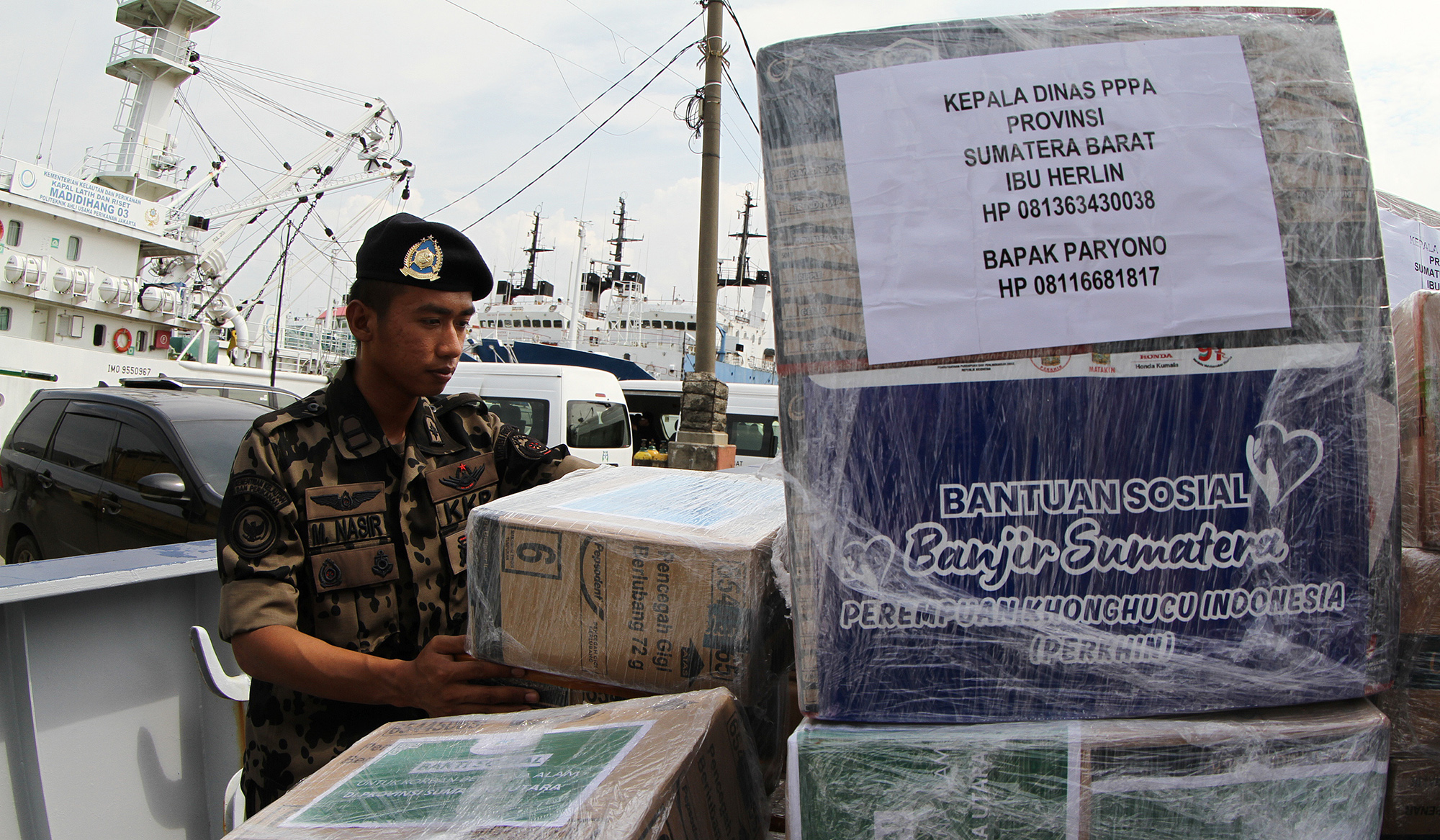 Pengiriman bantuan bencana. (Agus Priatna/SinPo.id)