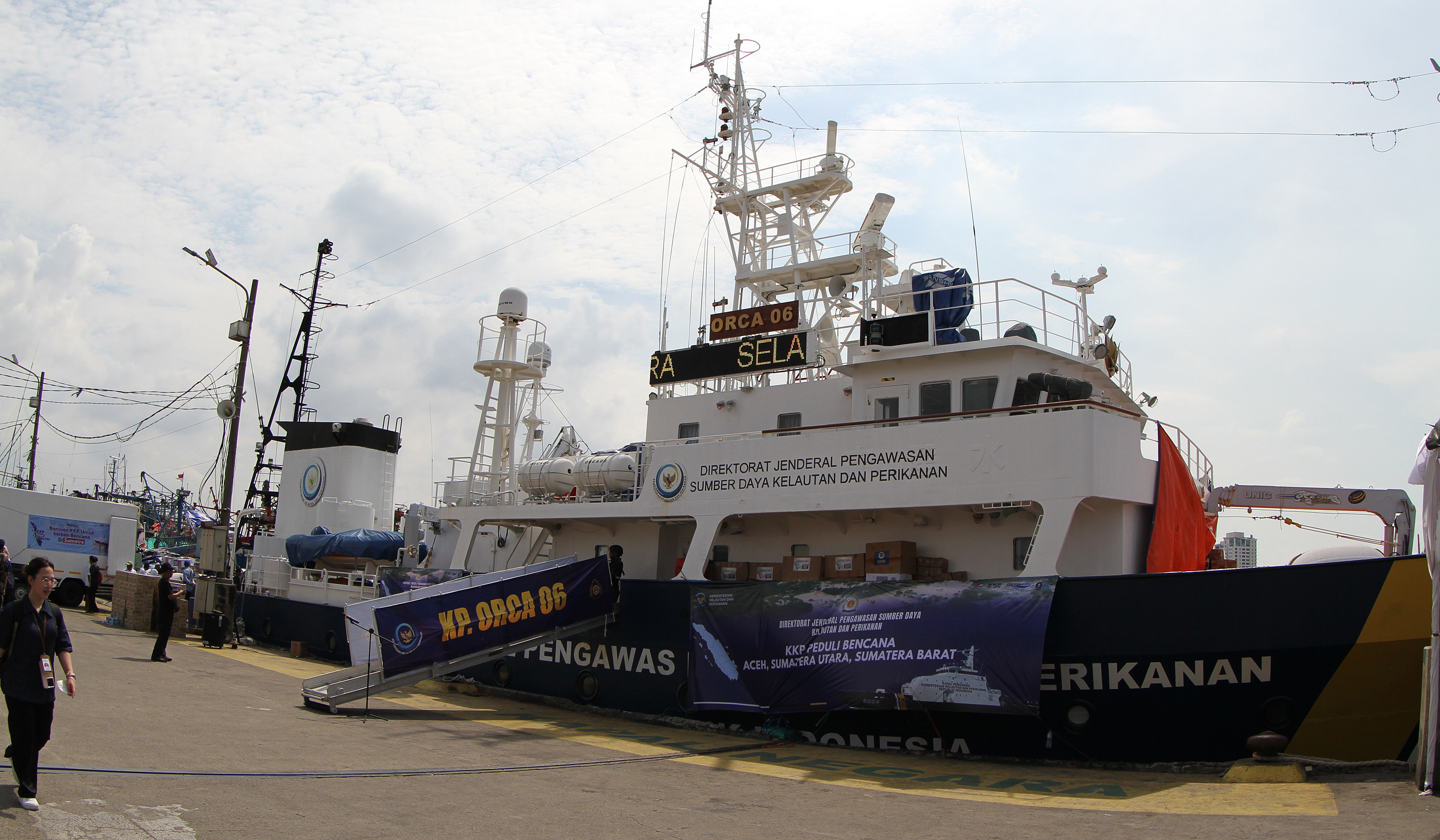 Pengiriman bantuan bencana. (Agus Priatna/SinPo.id)