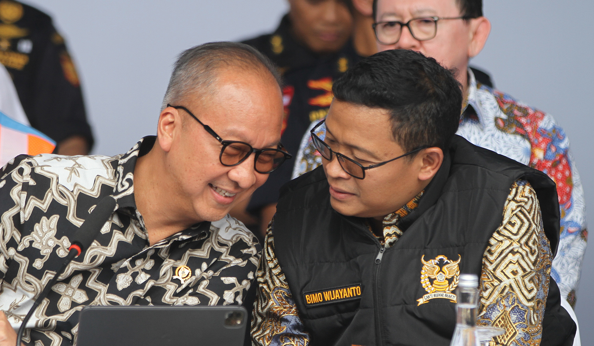 Pengungkapan ekspor ilegal. (Agus Priatna/SinPo.id)