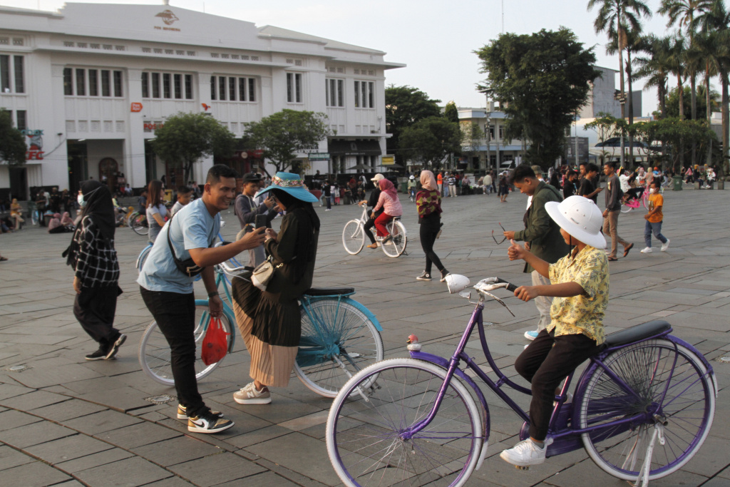 Warga DKI Jakarta padati Kota Tua saat cuti bersama Hari Raya Idul Adha dan libur sekolah (Ashar/SinPo.id)