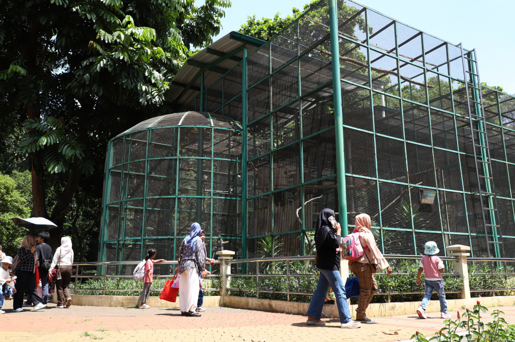 Pengunjung padati Taman Ragunan saat liburan Natal 2025 (Ashar/SinPo.id)