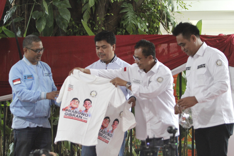 Para Penjahit Indonesia Raya Deklarasi mendukung paslon 02 Prabowo-Gibran di Pilpres 2024 (Ashar/SinPo.id)
