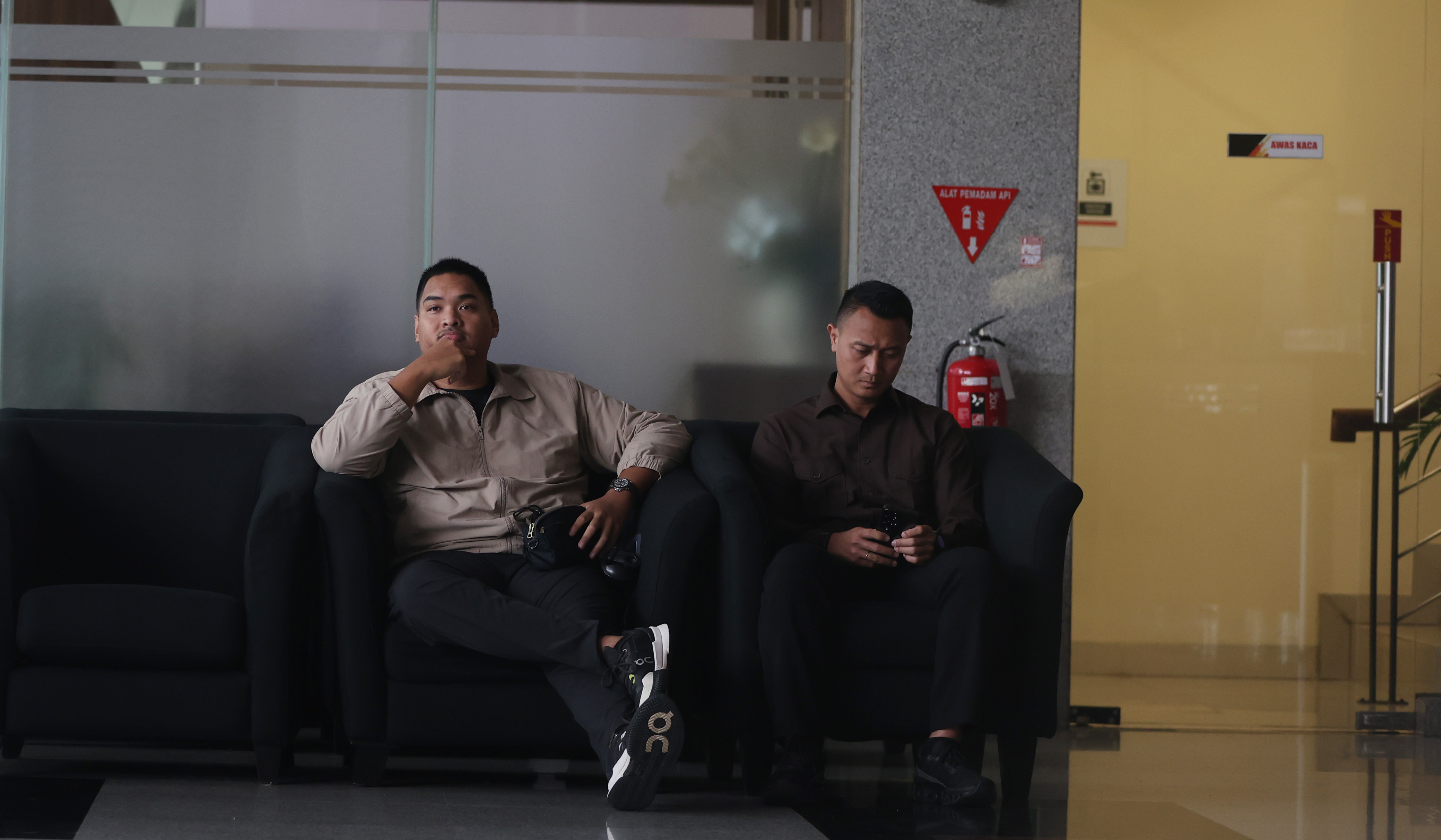 Eks Menpora Dito Ariotedjo, penuhi panggilan KPK. (Agus Priatna/SinPo.id)