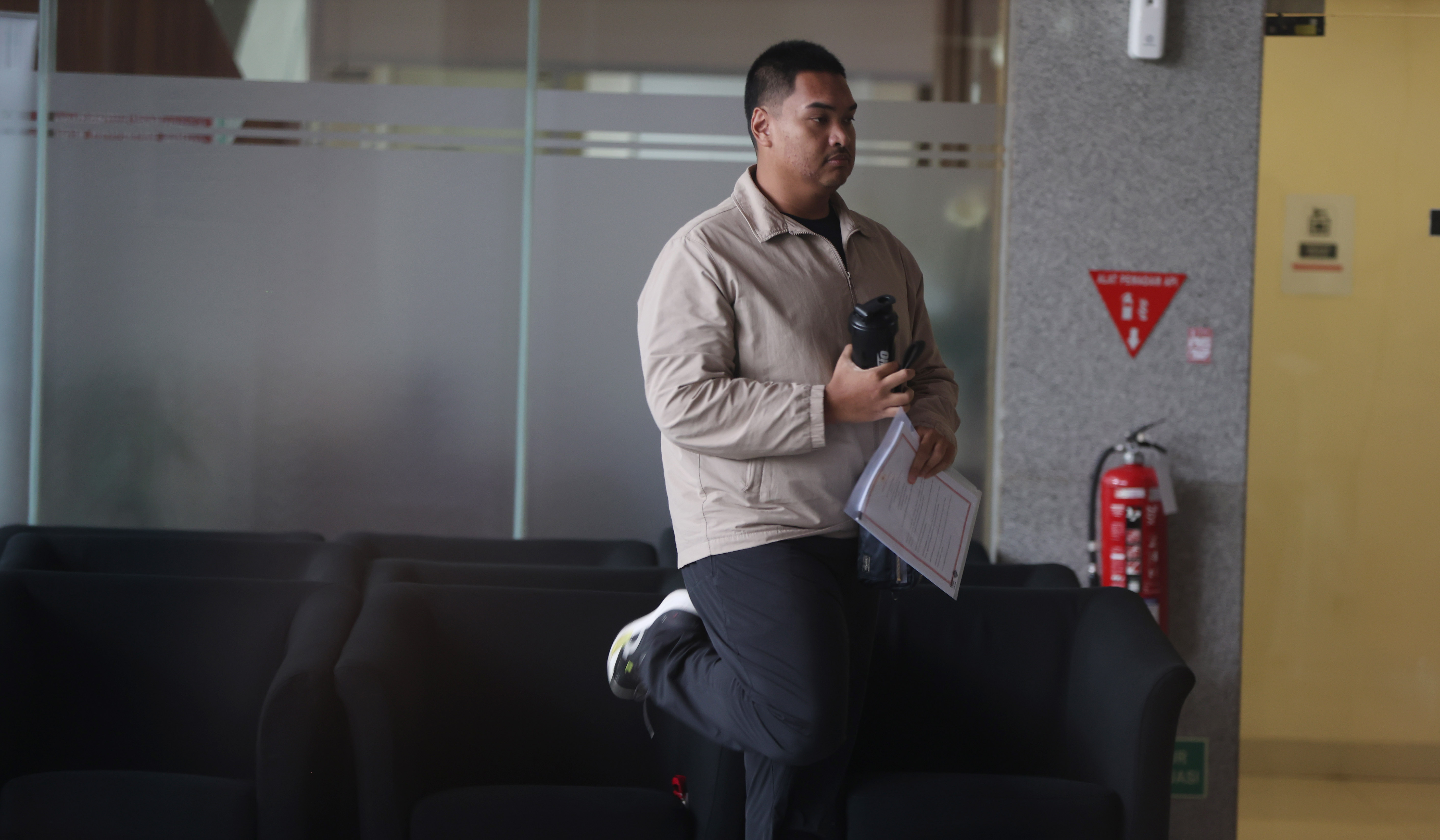 Eks Menpora Dito Ariotedjo, penuhi panggilan KPK. (Agus Priatna/SinPo.id)