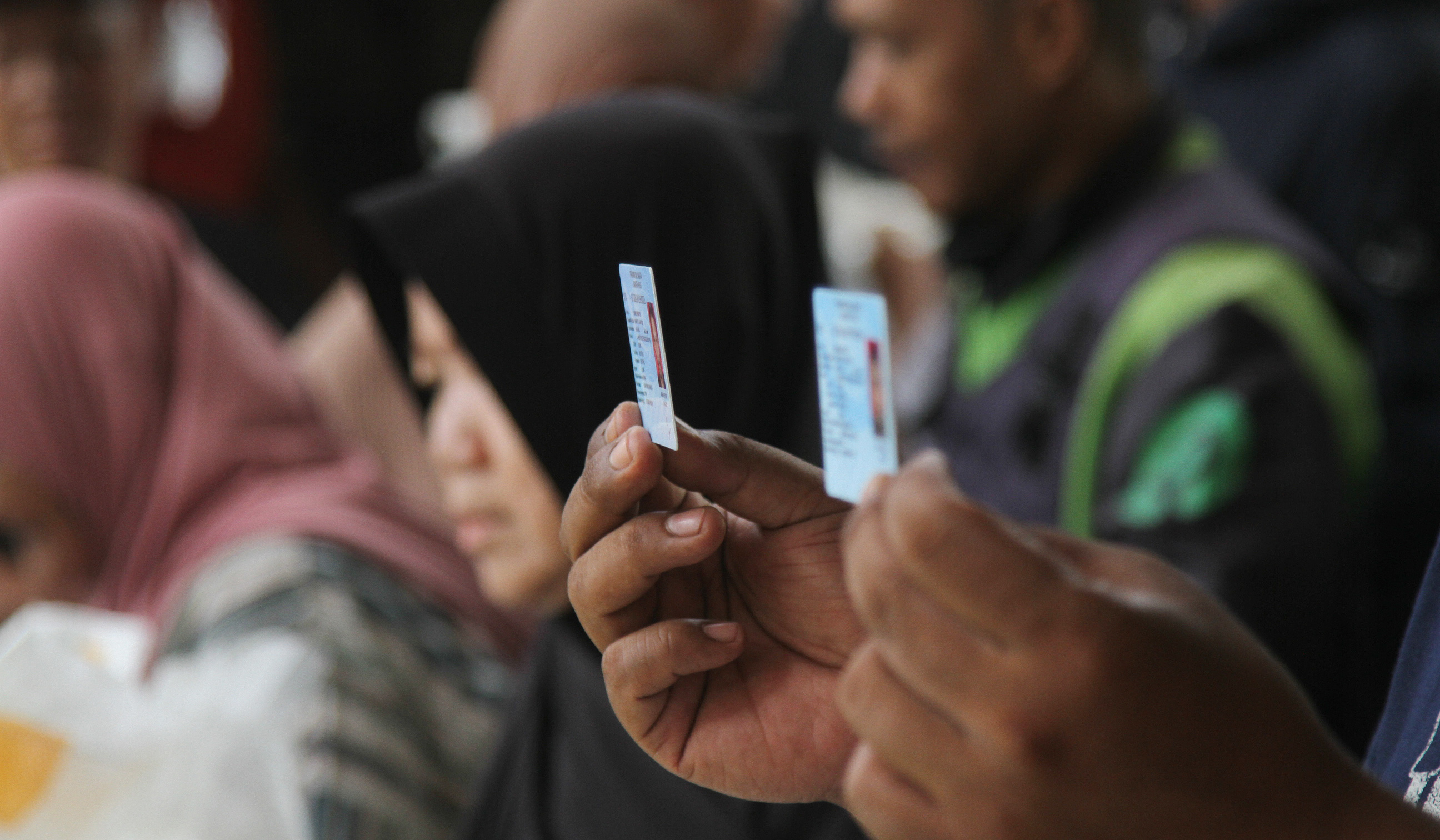Penyaluran bantuan pangan. (Agus Priatna/SinPo.id)