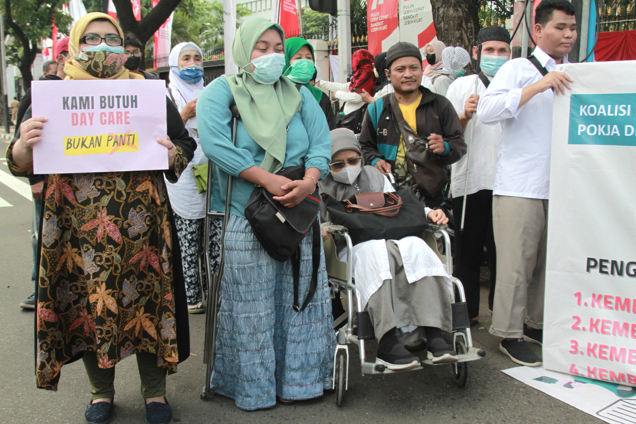 Organisasi Penyandang Disabilitas (OPD) gelar aksi demo di depan Kemendagri (Ashar/SinPo.id)