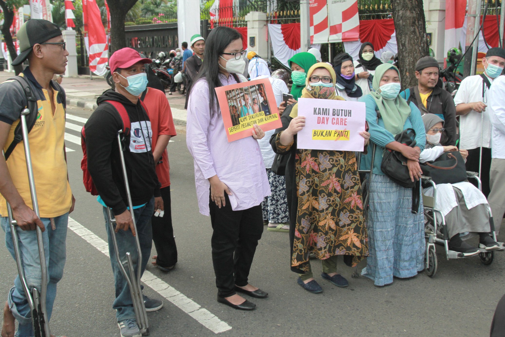 Organisasi Penyandang Disabilitas (OPD) gelar aksi demo di depan Kemendagri (Ashar/SinPo.id)