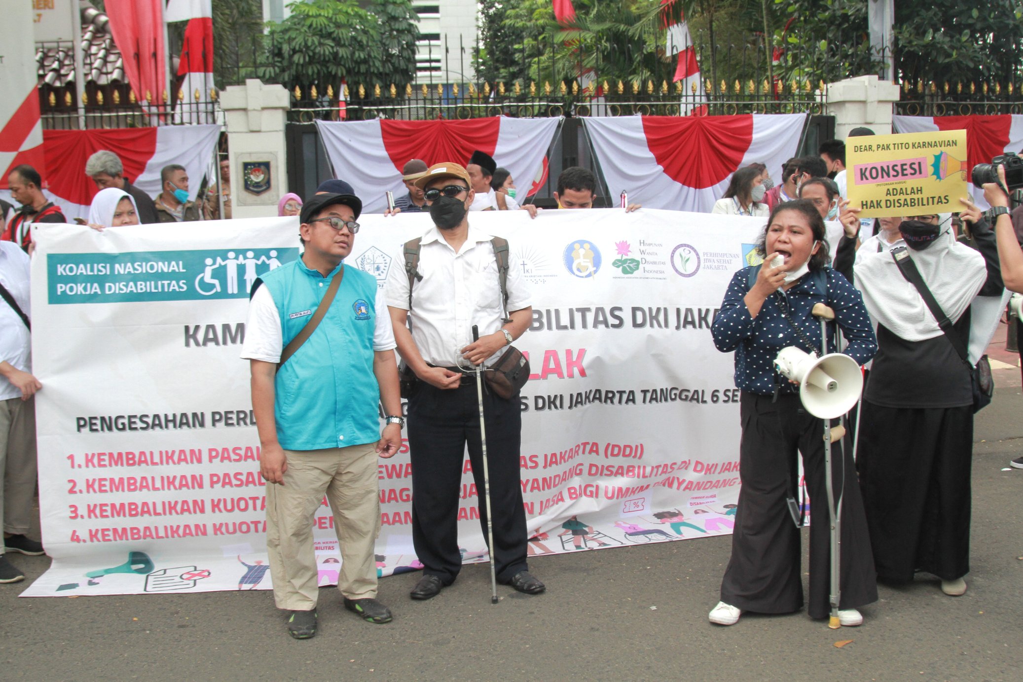 Organisasi Penyandang Disabilitas (OPD) gelar aksi demo di depan Kemendagri (Ashar/SinPo.id)