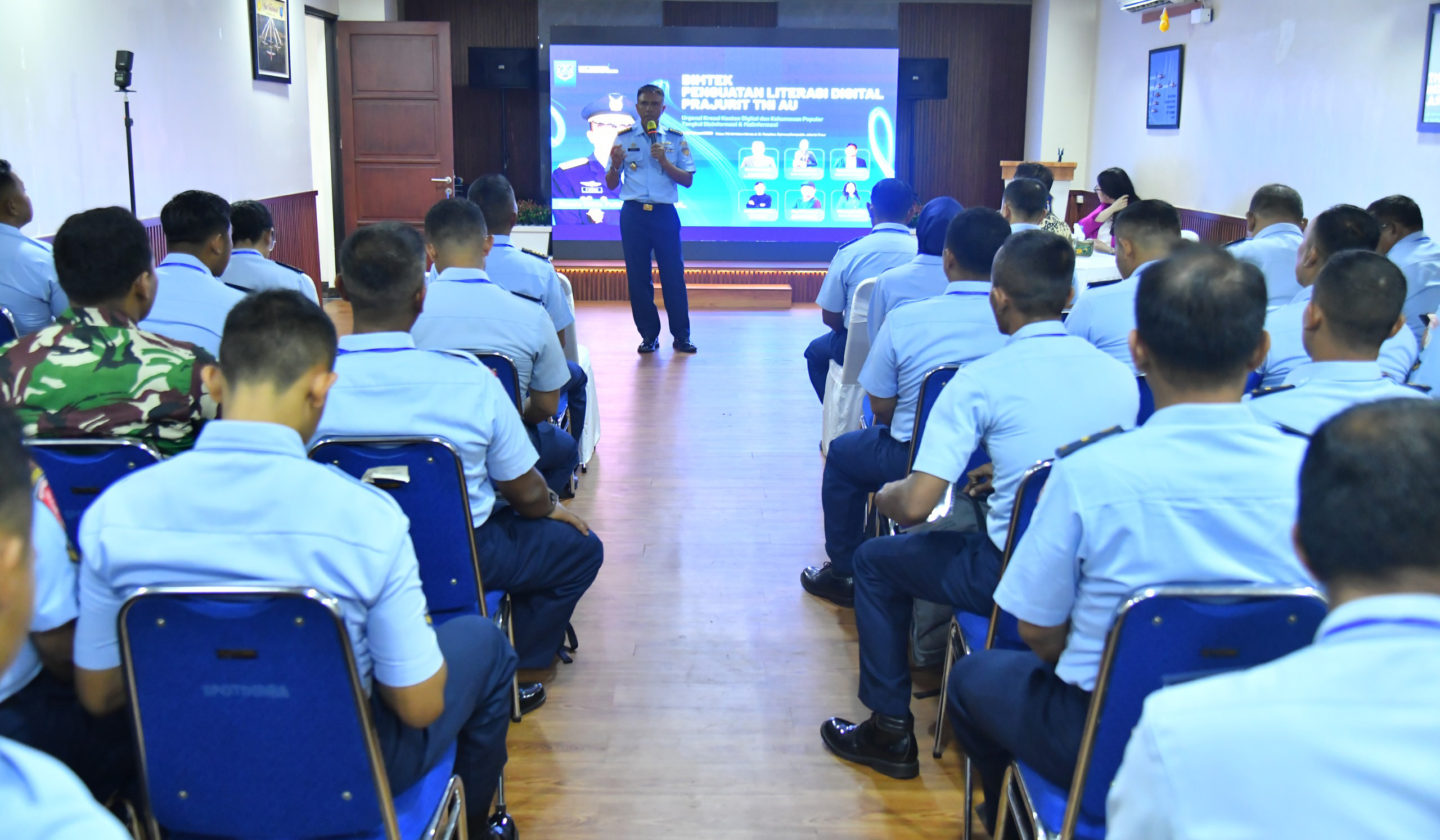 Sterau gelar penguatan literasi digital Prajurit TNI AU.