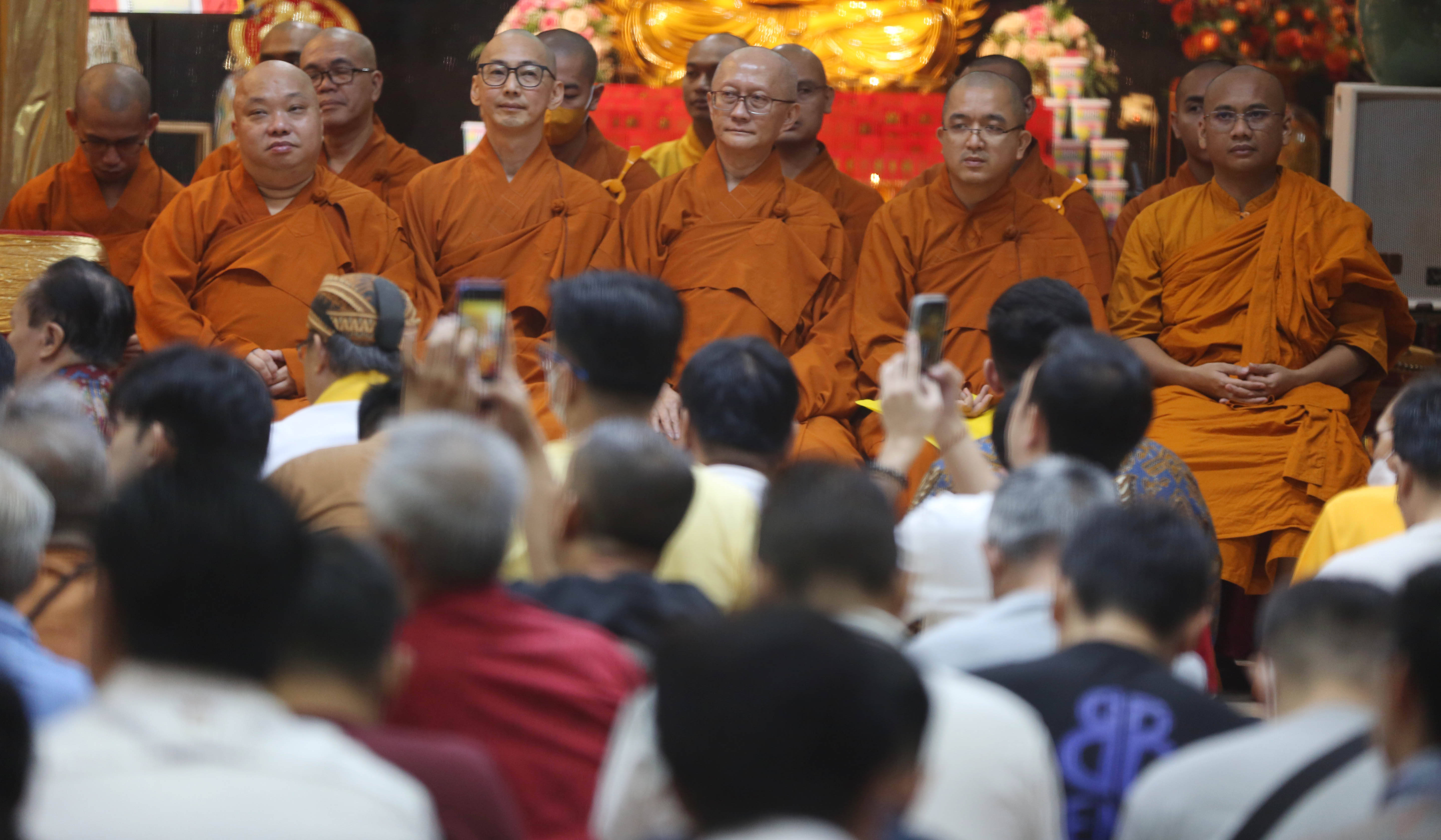 Peringatan Tri Suci Waisak di Wihara Ekayana Arama, Jakarta. (Agus Priatna/SinPo.id)