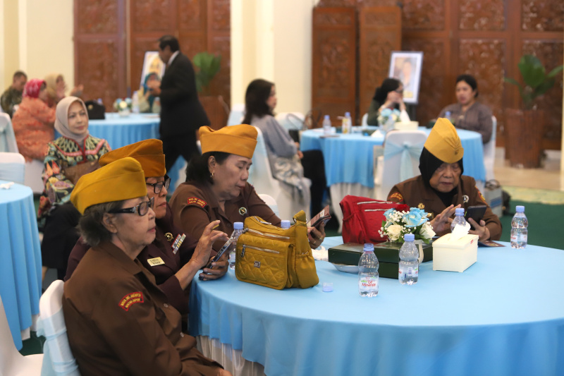 Peresmian Cap Telapak Tangan Kedua Wanita Pejuang 45 (Ashar/SinPo.id)