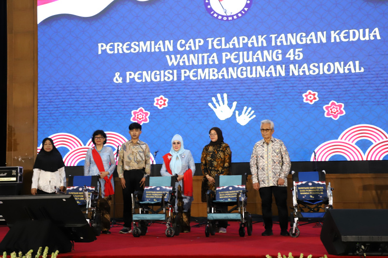 Peresmian Cap Telapak Tangan Kedua Wanita Pejuang 45 (Ashar/SinPo.id)