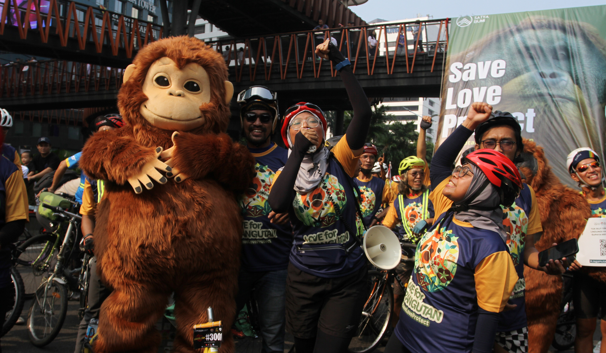 Aksi hari orangutan sedunia di Jakarta. (Agus Priatna/SinPo.id)