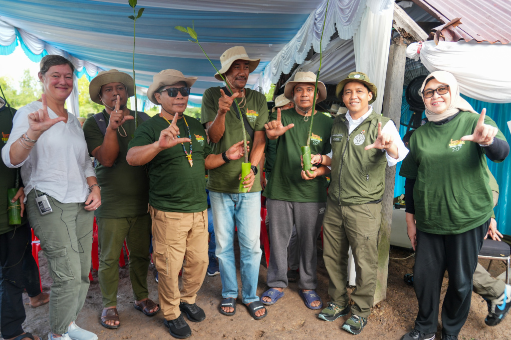 Menhut Raja Juli Antoni menghadiri Peringati Hari Lahan Basah Sedunia 2026 di Desai Lingau, Provinsi Kalimantan Utara (Ashar/SinPo.id)
