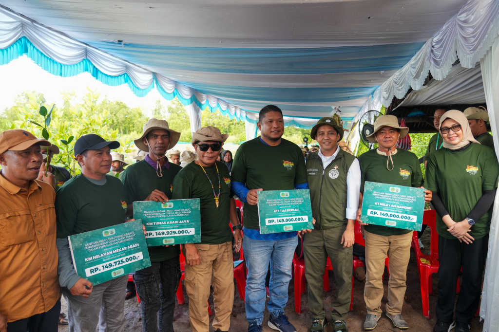 Menhut Raja Juli Antoni menghadiri Peringati Hari Lahan Basah Sedunia 2026 di Desai Lingau, Provinsi Kalimantan Utara (Ashar/SinPo.id)