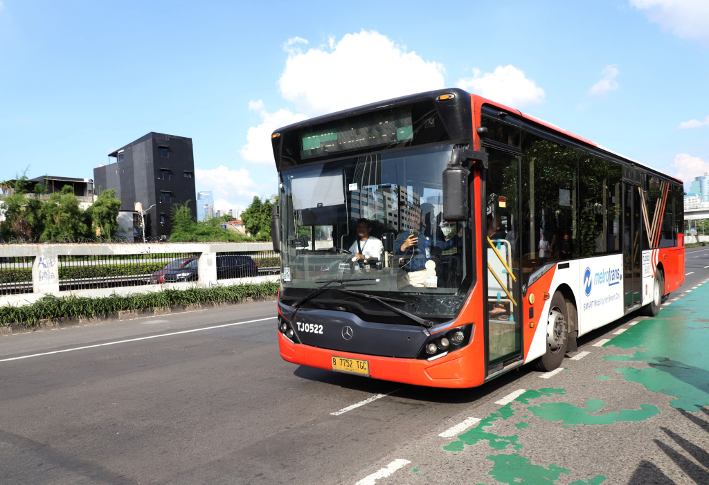 Pemprov DKI Jakarta memberlakukan tarif Rp.1 untuk seluruh transportasi publik dalam memperingati Hari Transportasi Nasional (Ashar/SinPo.id)