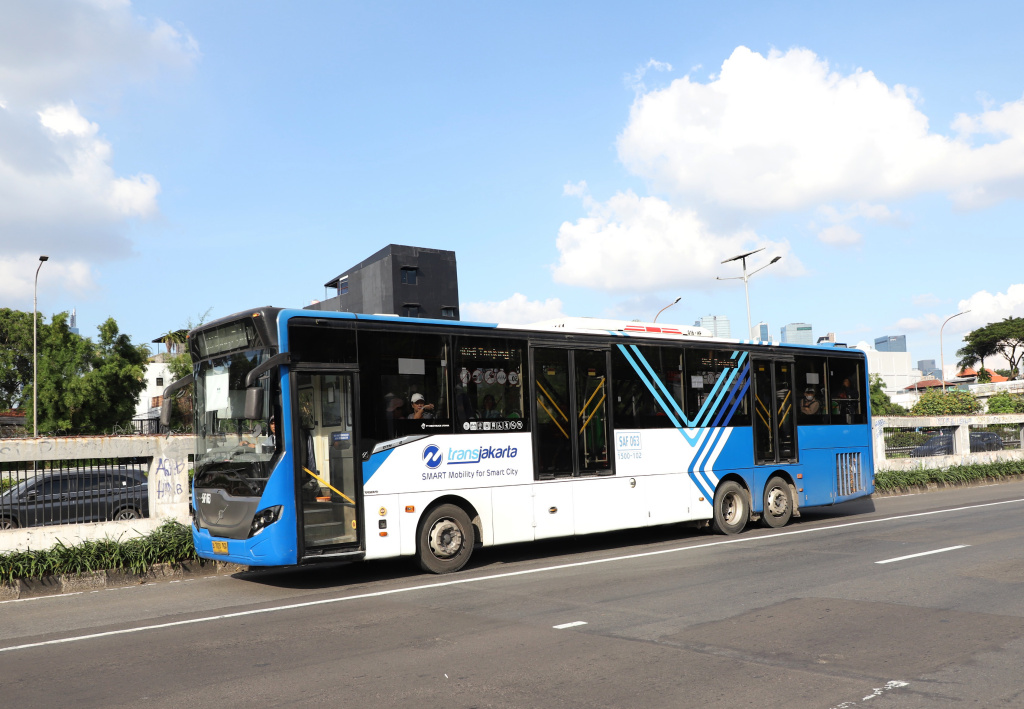 Pemprov DKI Jakarta memberlakukan tarif Rp.1 untuk seluruh transportasi publik dalam memperingati Hari Transportasi Nasional (Ashar/SinPo.id)