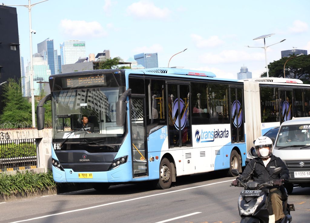 Pemprov DKI Jakarta memberlakukan tarif Rp.1 untuk seluruh transportasi publik dalam memperingati Hari Transportasi Nasional (Ashar/SinPo.id)