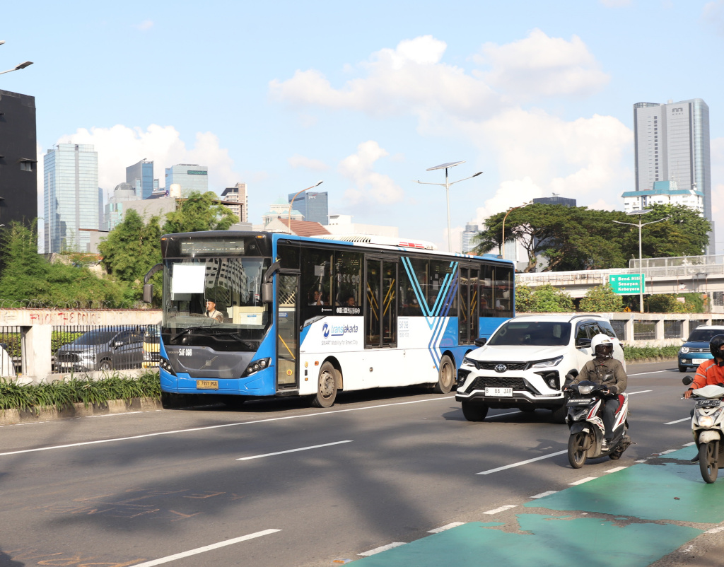 Pemprov DKI Jakarta memberlakukan tarif Rp.1 untuk seluruh transportasi publik dalam memperingati Hari Transportasi Nasional (Ashar/SinPo.id)