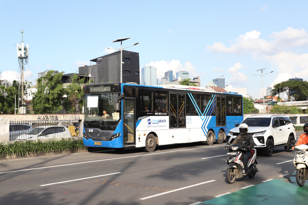 Pemprov DKI Jakarta memberlakukan tarif Rp.1 untuk seluruh transportasi publik dalam memperingati Hari Transportasi Nasional (Ashar/SinPo.id)