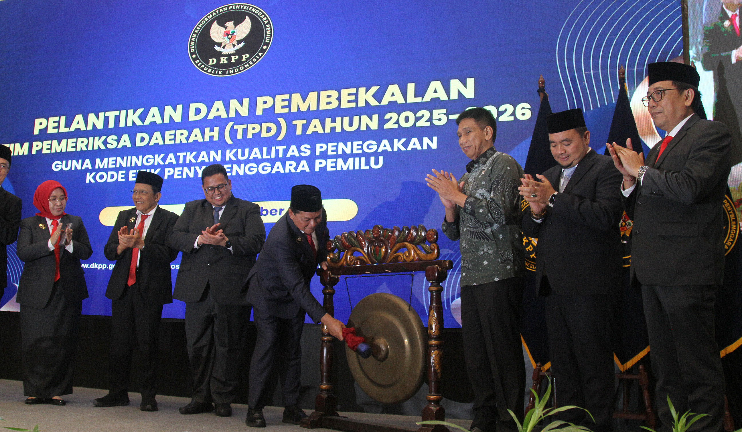 DKPP gelar pelantikan TPD. (Agus Priatna/SinPo.id)
