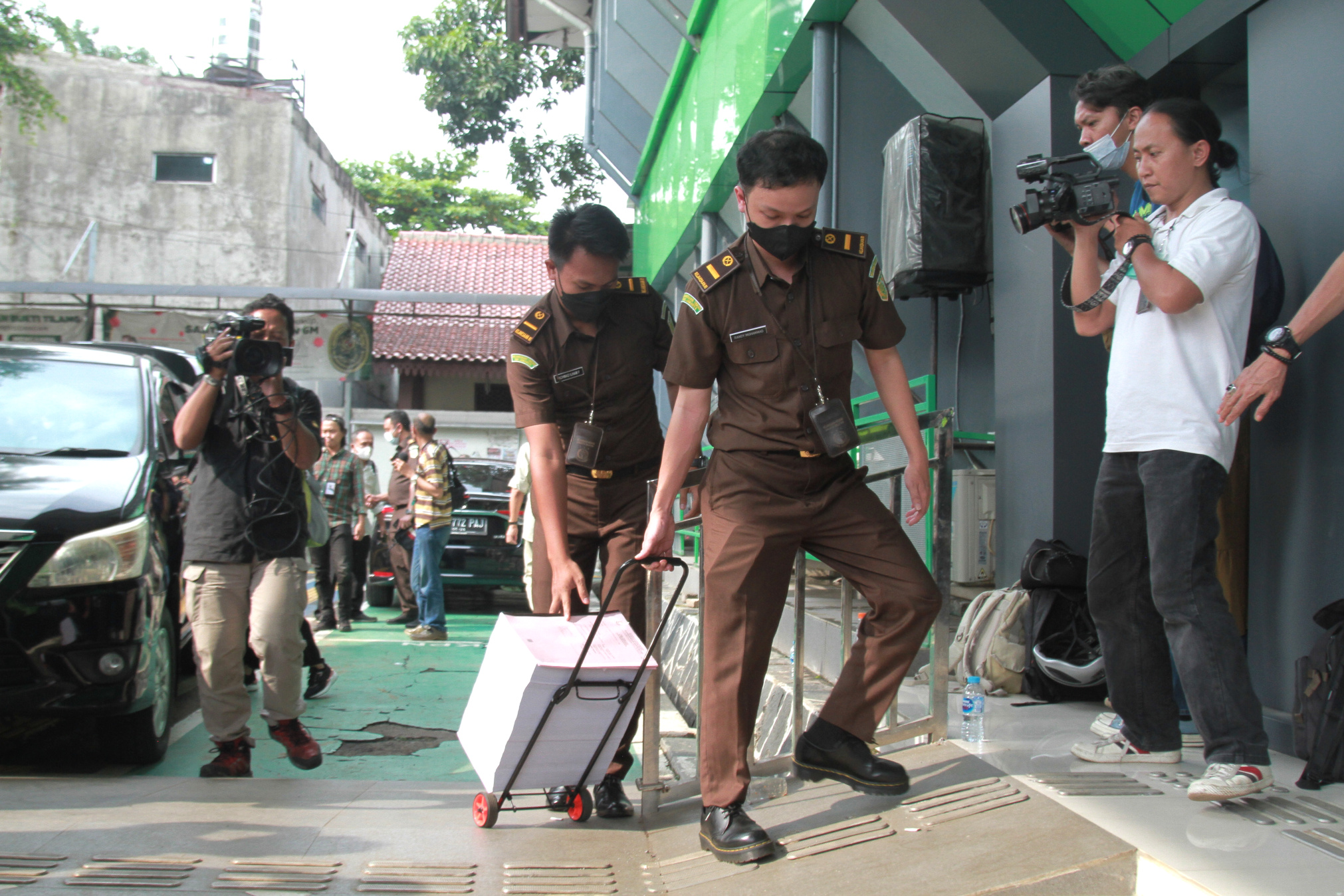 Perlimpahan Berkas Ferdy Sambo di terima Pengadilan Negeri Jakarta Selatan (Ashar/SinPo.id)
