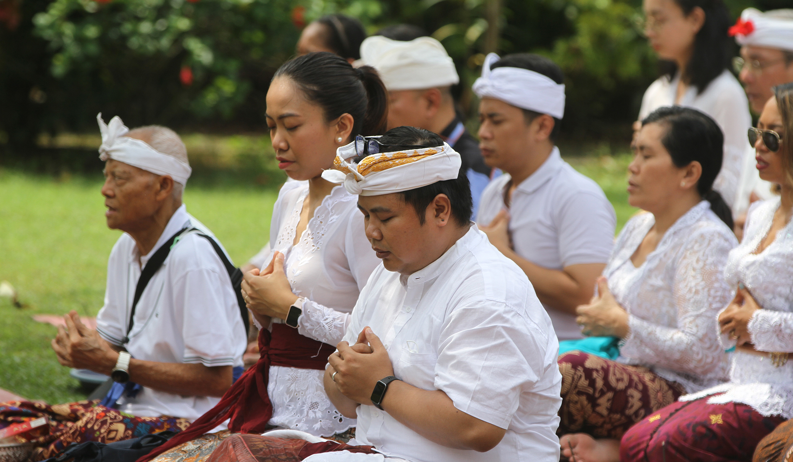 Hari raya Galungan di Pura Amerta Jati. (Agus Priatna/SinPo.id)