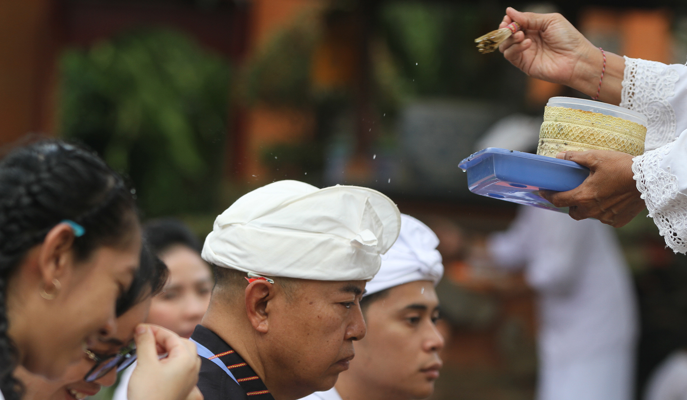 Hari raya Galungan di Pura Amerta Jati. (Agus Priatna/SinPo.id)