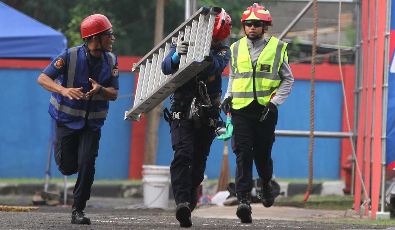 Petugas damkar mengikuti JFFC 2025. (Agus Priatna/SinPo.id)