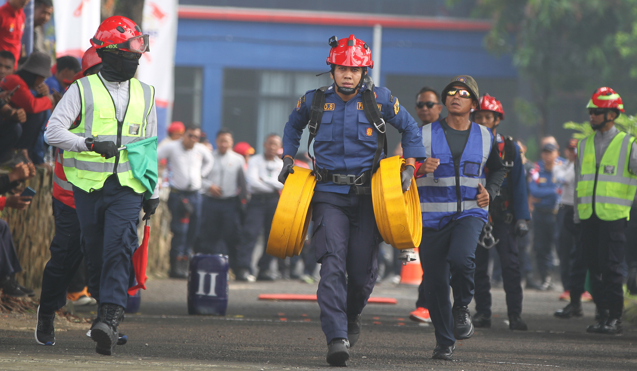 Petugas damkar mengikuti JFFC 2025. (Agus Priatna/SinPo.id)