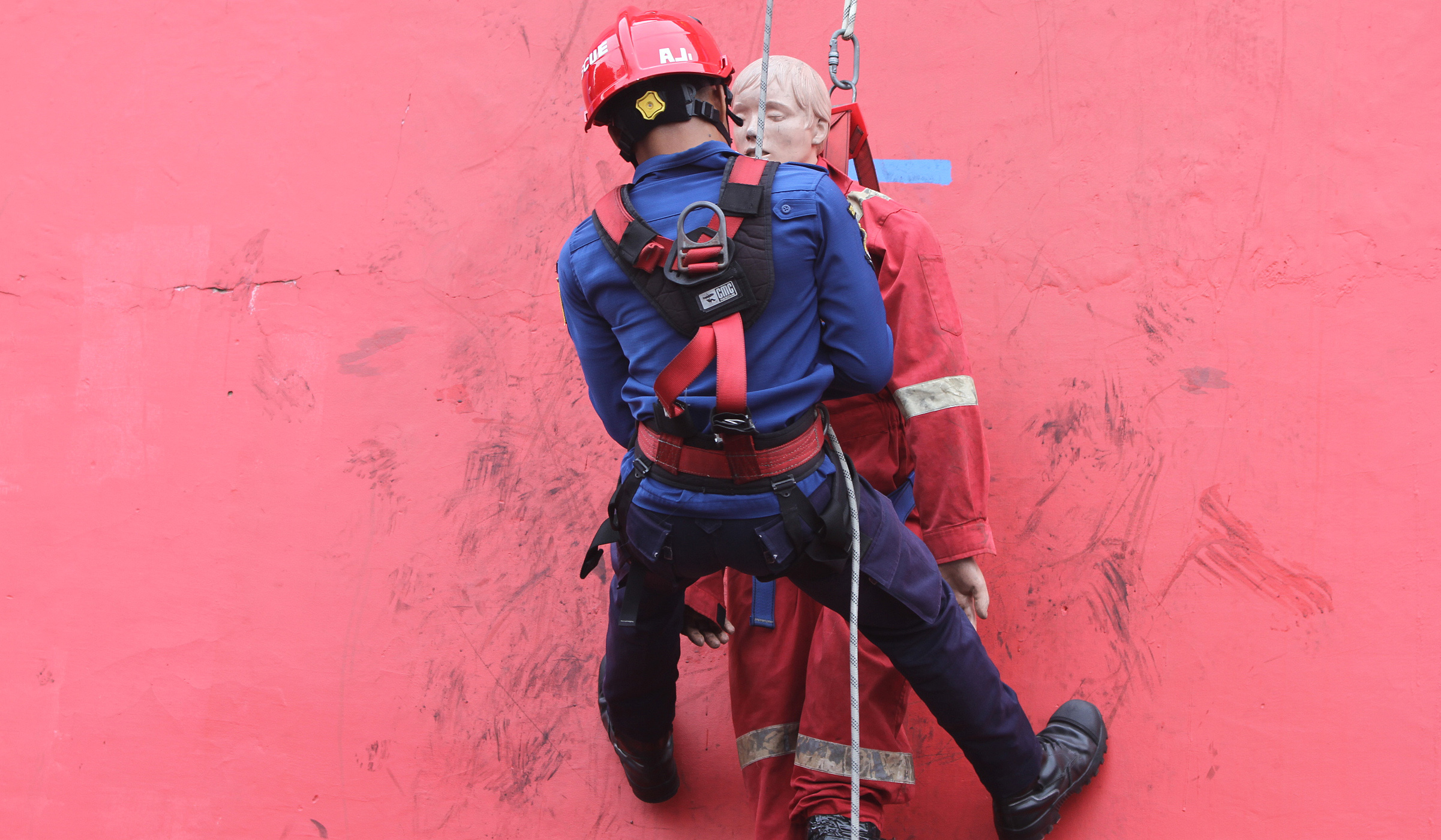 Petugas damkar mengikuti JFFC 2025. (Agus Priatna/SinPo.id)