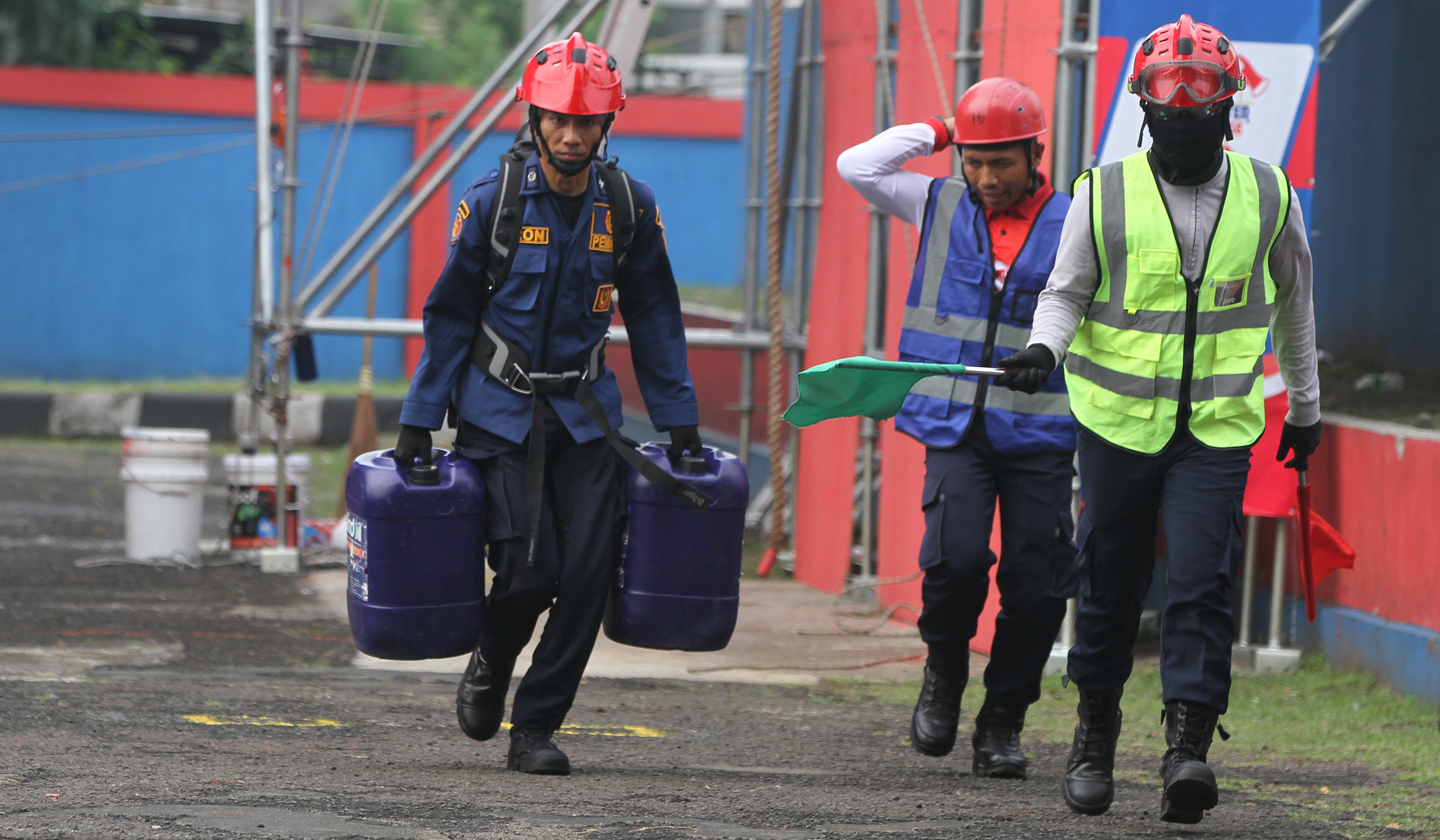 Petugas damkar mengikuti JFFC 2025. (Agus Priatna/SinPo.id)