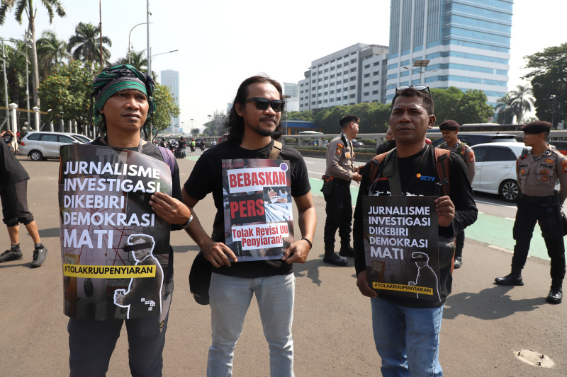 Pewarta Foto Indonesia bersama Profesi Jurnalis lainnya  gelar aksi terkait RUU Penyiaran (Ashar/SinPo.id)