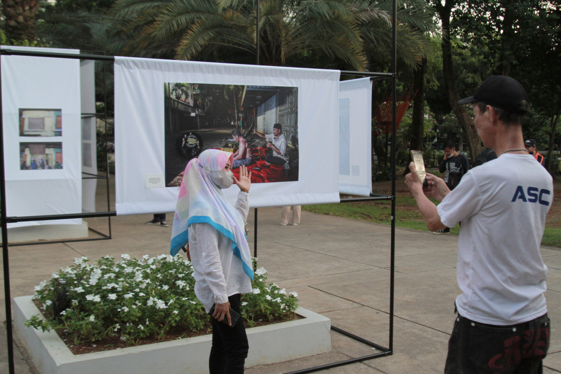 Pewarta foto Jakarta menggelar pameran foto Rekam Jakarta 24+ di lapangan banteng (Ashar/SinPo.id)