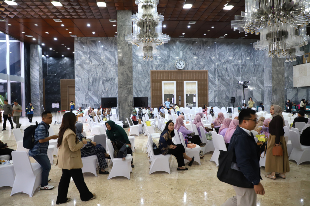 Persaudaraan Istri Anggota (PIA) DPR RI menggelar Khitanan massal dalam rangka peringatan HUT ke-80 DPR RI (Ashar/SinPo.id)