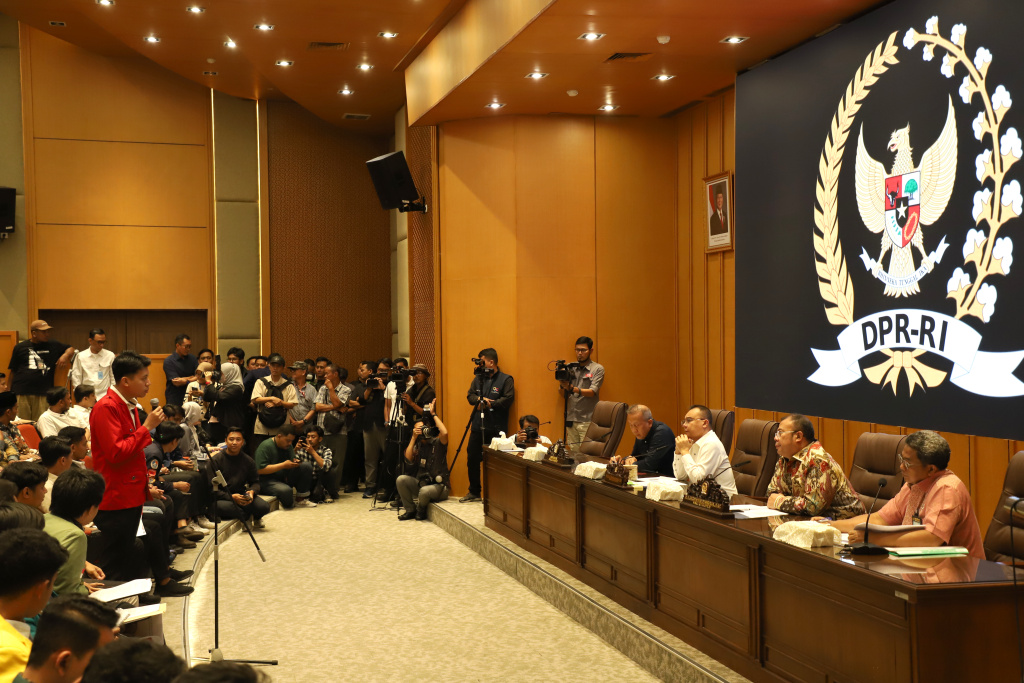 Pimpinan DPR Prof Sufmi Dasco Ahmad menerima audiensi BEM Nusantara di Gedung Nusantara (Ashar/SinPo.id)