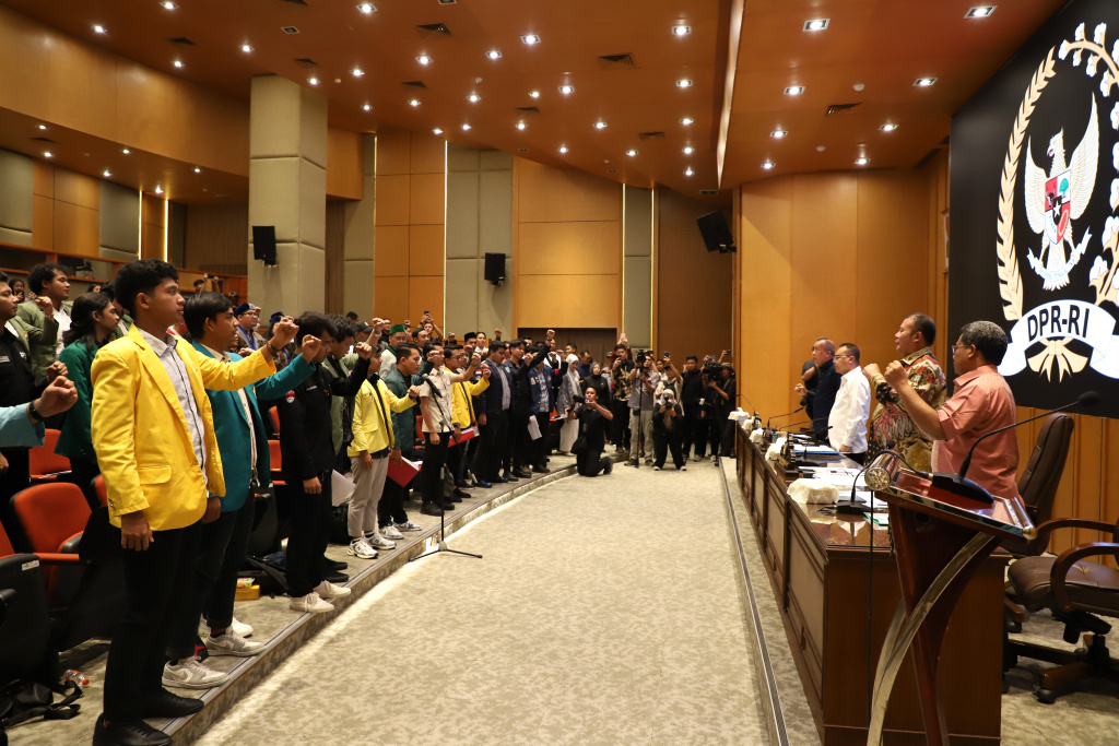 Pimpinan DPR Prof Sufmi Dasco Ahmad menerima audiensi BEM Nusantara di Gedung Nusantara (Ashar/SinPo.id)