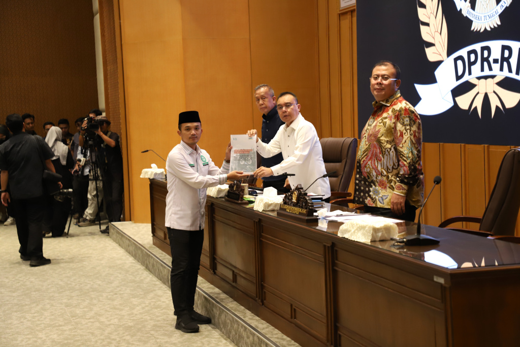 Pimpinan DPR Prof Sufmi Dasco Ahmad menerima audiensi BEM Nusantara di Gedung Nusantara (Ashar/SinPo.id)