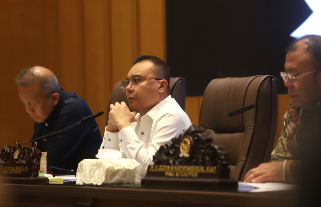 Pimpinan DPR Prof Sufmi Dasco Ahmad menerima audiensi BEM Nusantara di Gedung Nusantara (Ashar/SinPo.id)