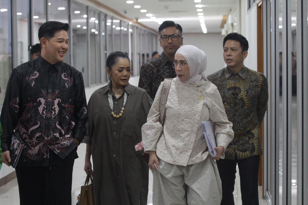 Wakil Ketua DPR Prof Sufmi Dasco Ahmad dan Komisi XIII gelar rapat membahas mengenai royalti hak cipta (Ashar/SinPo.id)