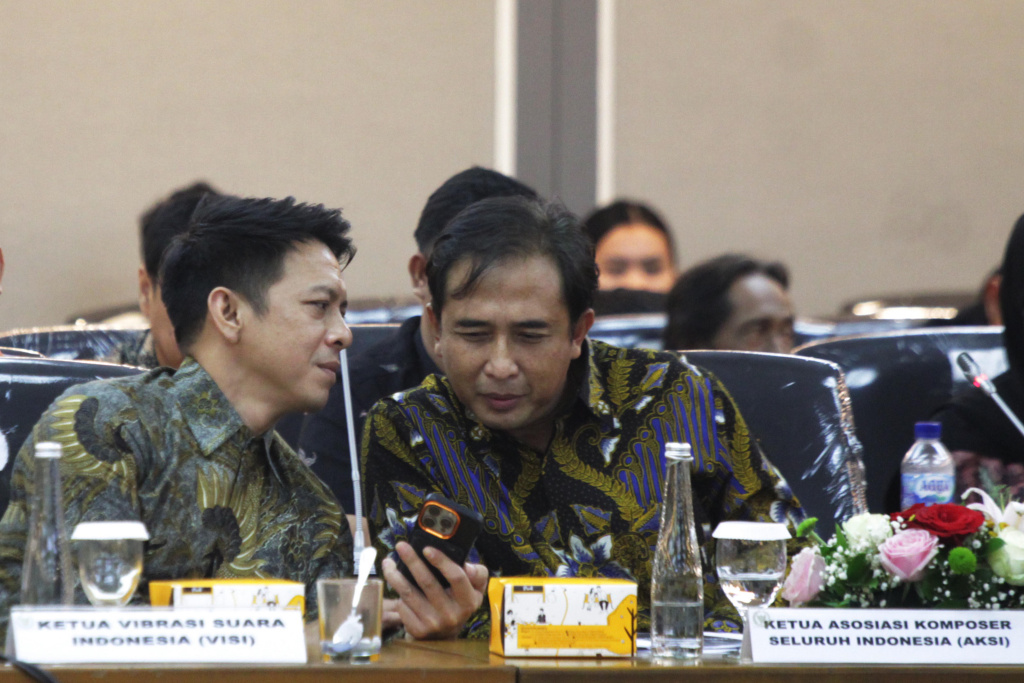 Wakil Ketua DPR Prof Sufmi Dasco Ahmad dan Komisi XIII gelar rapat membahas mengenai royalti hak cipta (Ashar/SinPo.id)